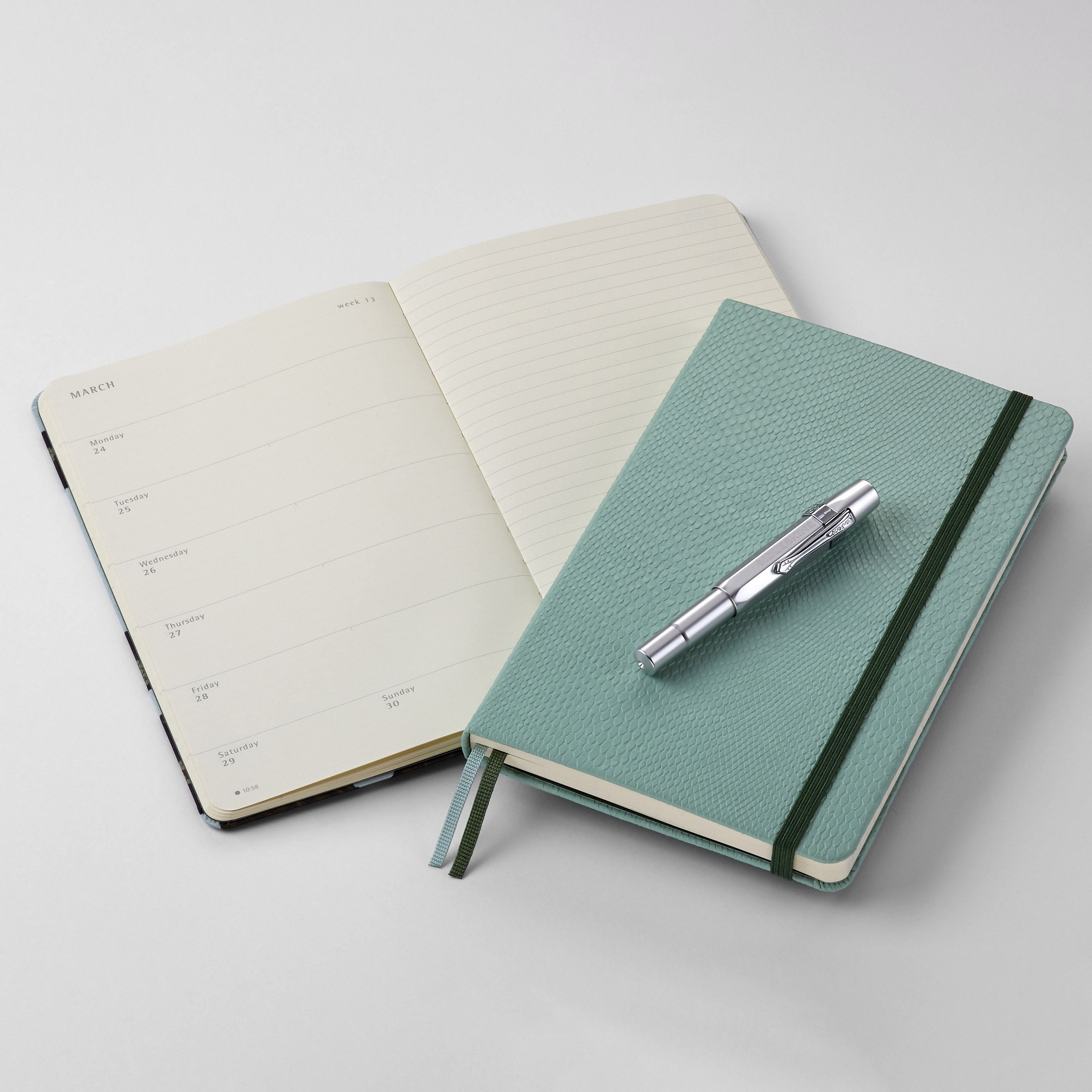 イヤー・オブ・ザ・スネイク 2025」ノートブック＆手帳 | Moleskine